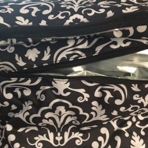 Nwt rolling insulated cooler bag from 31